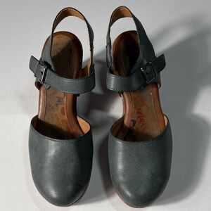 b.o.c. Born Concept Green Leather Mary Jane Heels Size 10 Comfort Shoes